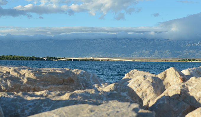 Most ,ktorý spája ostrov Vir s Privlakou.
